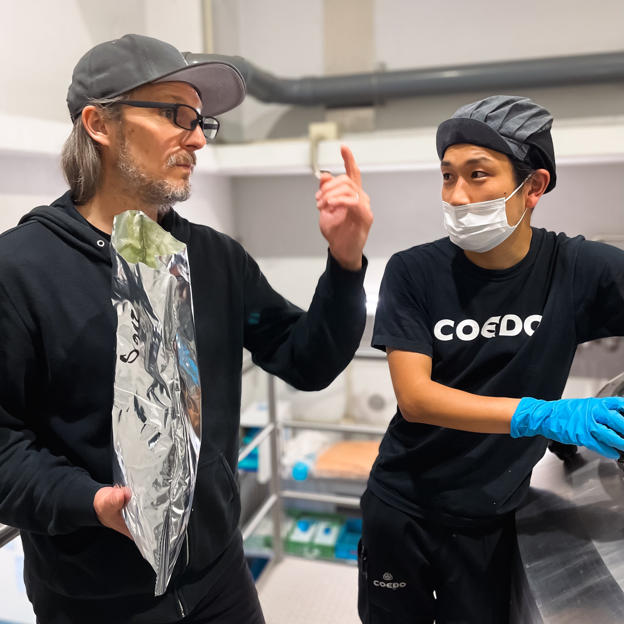 Godspeed BreweryのLukeさんとCOEDO 醸造所 コラボビール実深の製造シーン
