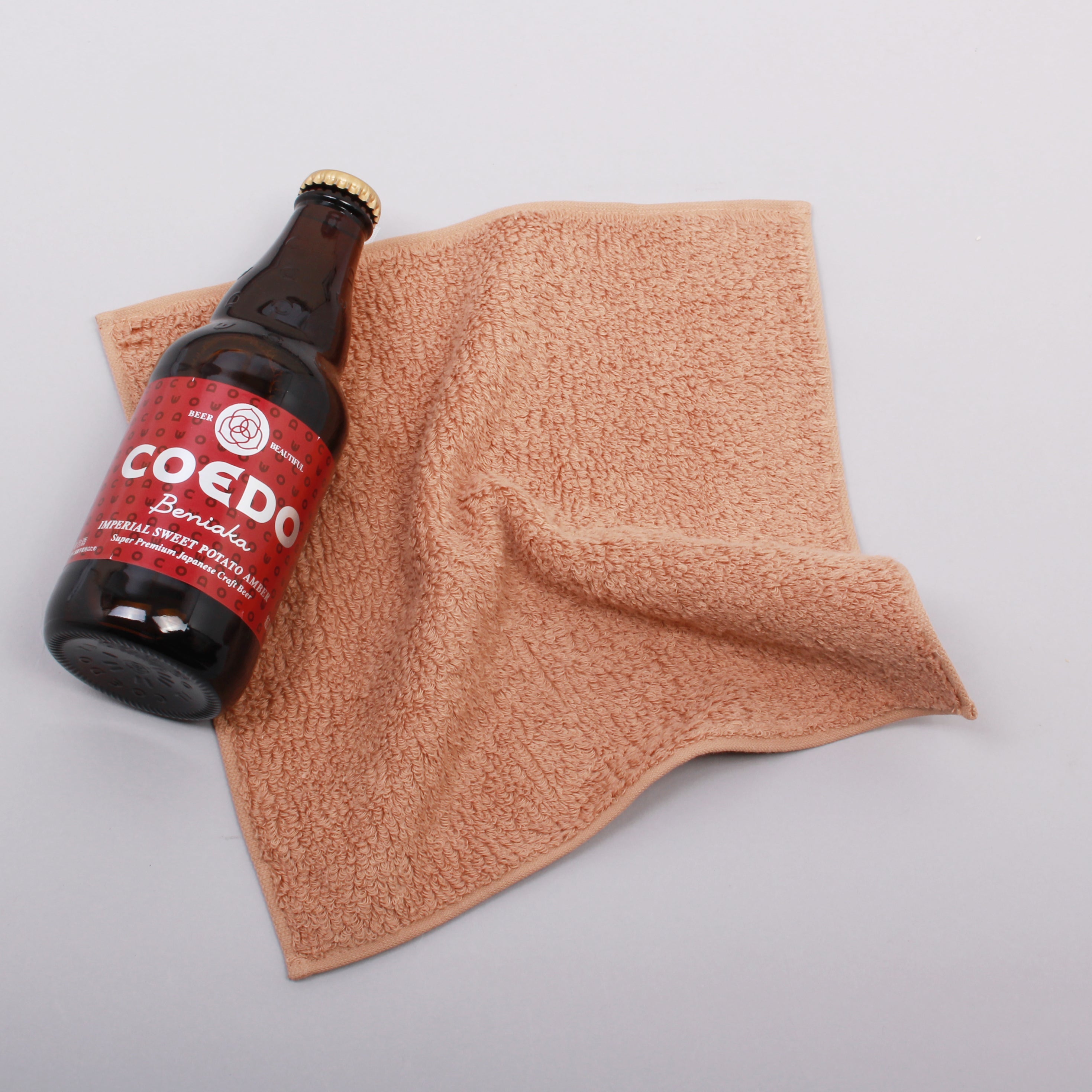 COEDO 紅赤 Beniaka ビール染めタオル付き タオルハンカチ 25cm x 25cm 今治タオル